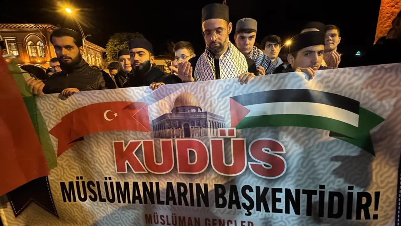 Yüzlerce Vatandaş İsrail'i Protesto Etti 11