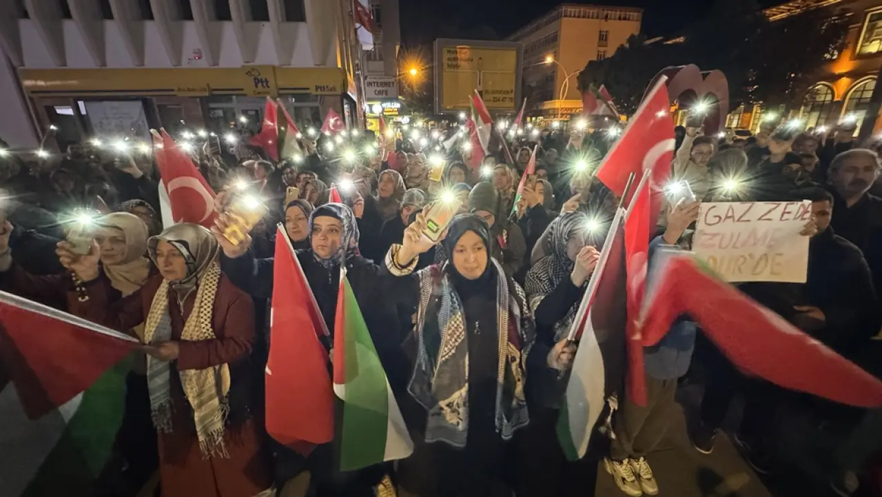 Yüzlerce Vatandaş İsrail'i Protesto Etti 5