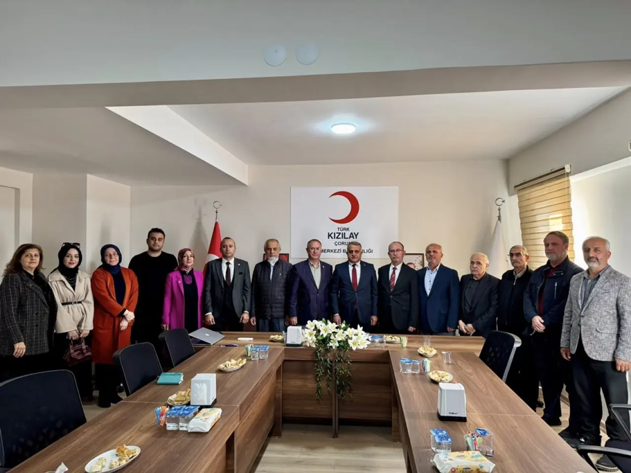 AK Parti’den Kızılay’a Destek Ziyareti 4