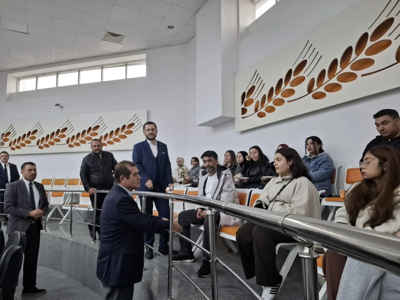 Üniversite Öğrencileri, Borsada Seansı İzledi 4