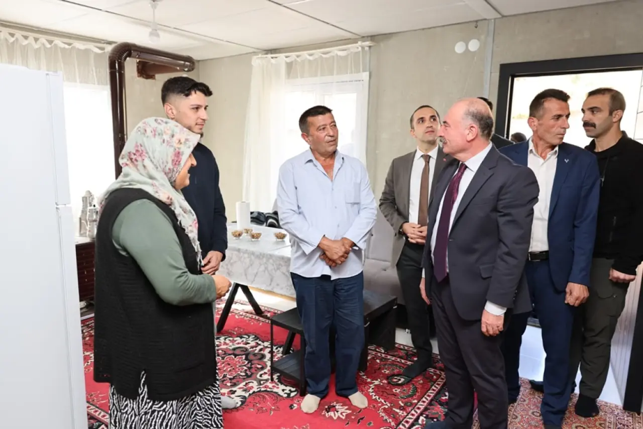 Yangında Evlerini Kaybeden Ailelerin Mutlu Günü 4
