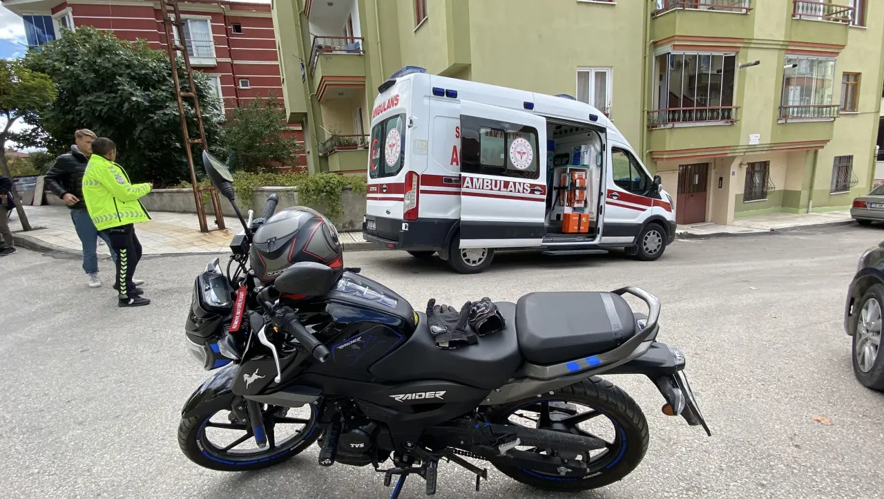 Motosiklet İle Otomobil Çarpıştı 4