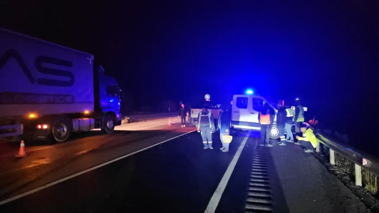 Kamyonetle Minibüs Çarpıştı: 7 Yaralı 3