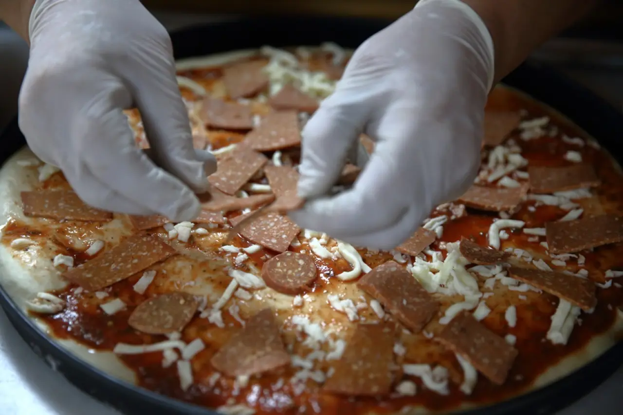 Köyüne Pizzacı Açtı, Talebe Yetişemiyor 5