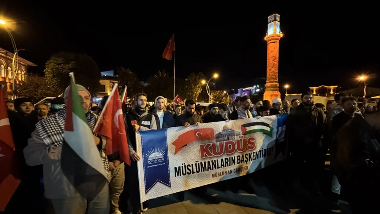 Yüzlerce Vatandaş İsrail'i Protesto Etti 1
