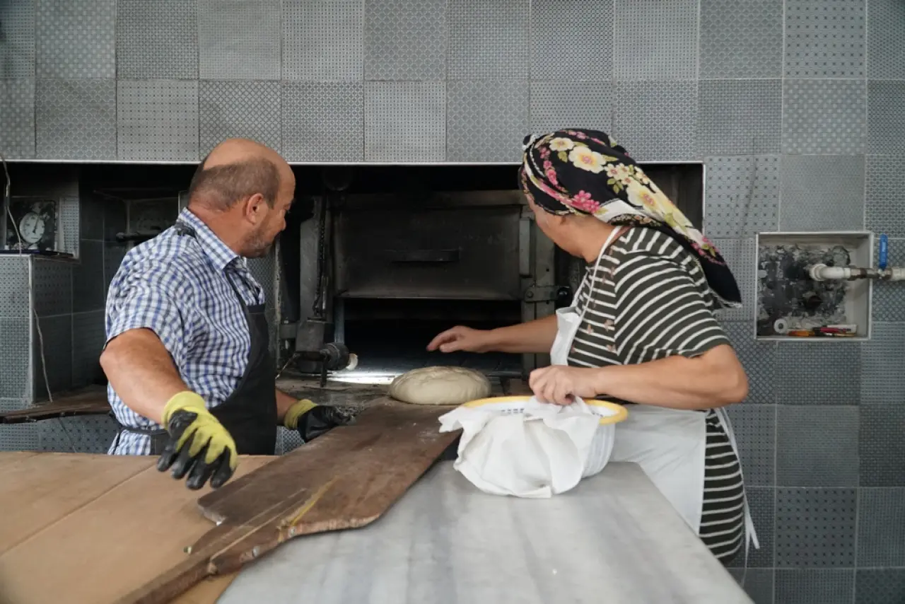 Evinin Alt Katında Açtı, Ekmek Üretiyor 7