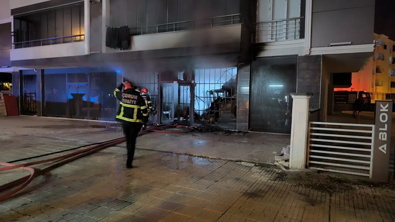AVM Deposundaki Yangın Korkuttu 2
