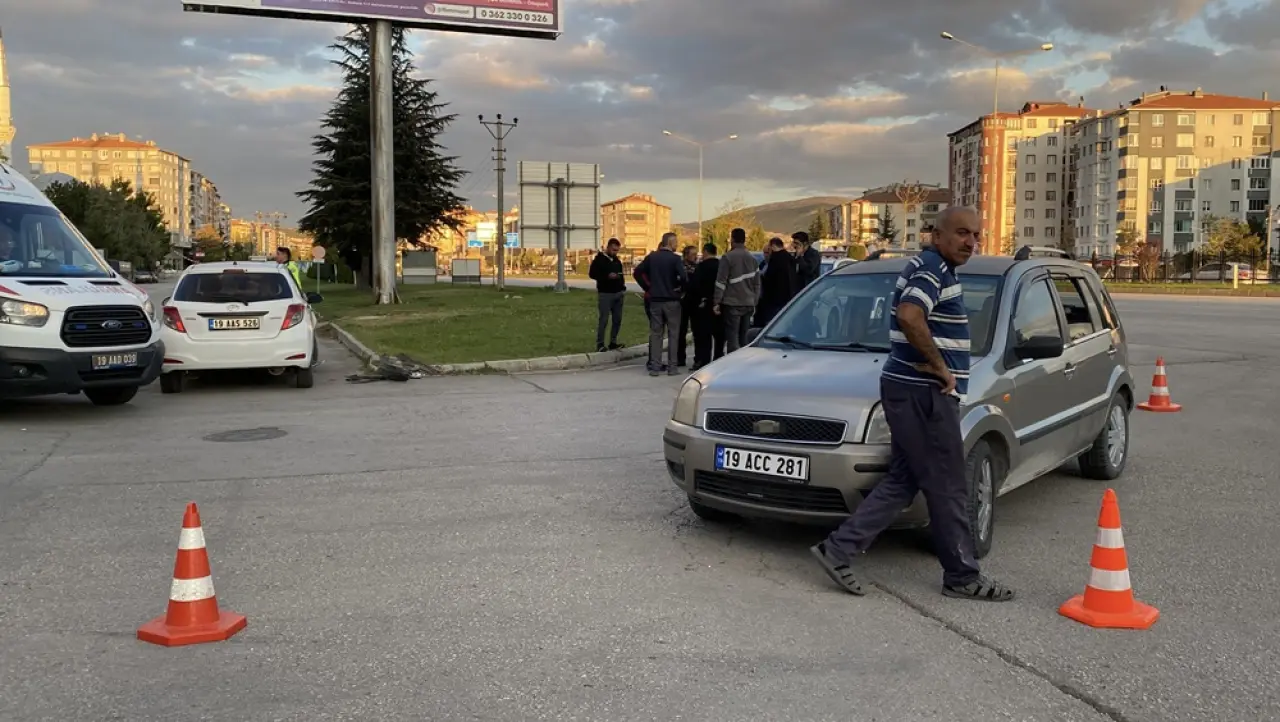 Otomobiller Çarpıştı: 2 Yaralı 1