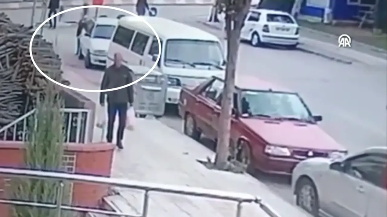 Karşıdan Karşıya Geçerken Araba Çarptı 1