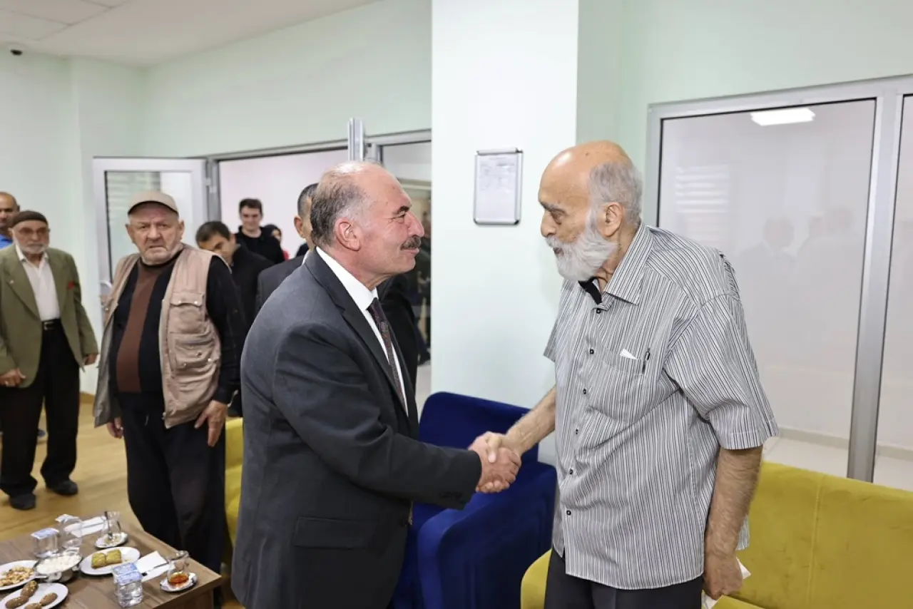 Vali Çalgan, Huzurevi Sakinleriyle Buluştu 3