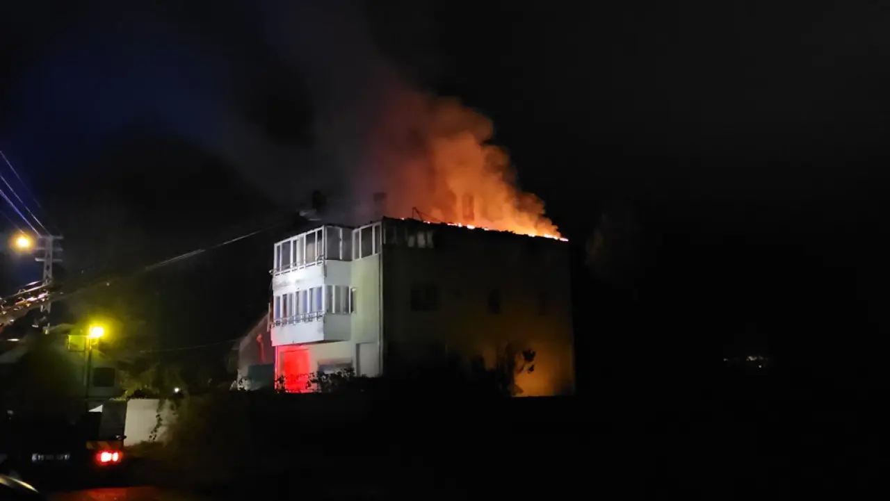 Yıldırım Çarptı, Yangın Çıktı 2