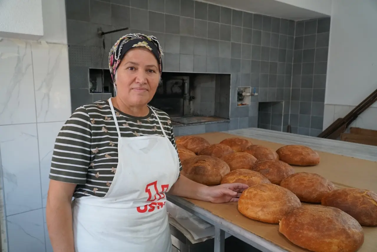 Evinin Alt Katında Açtı, Ekmek Üretiyor 1
