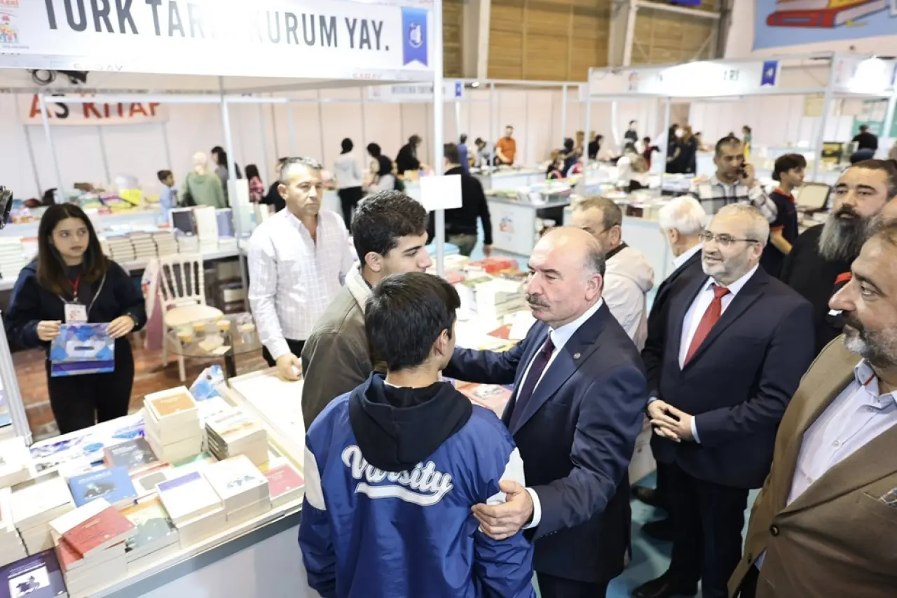 ‘Kitaplar Geleceğe Taşıyan En Güçlü Köprülerdir’ 2