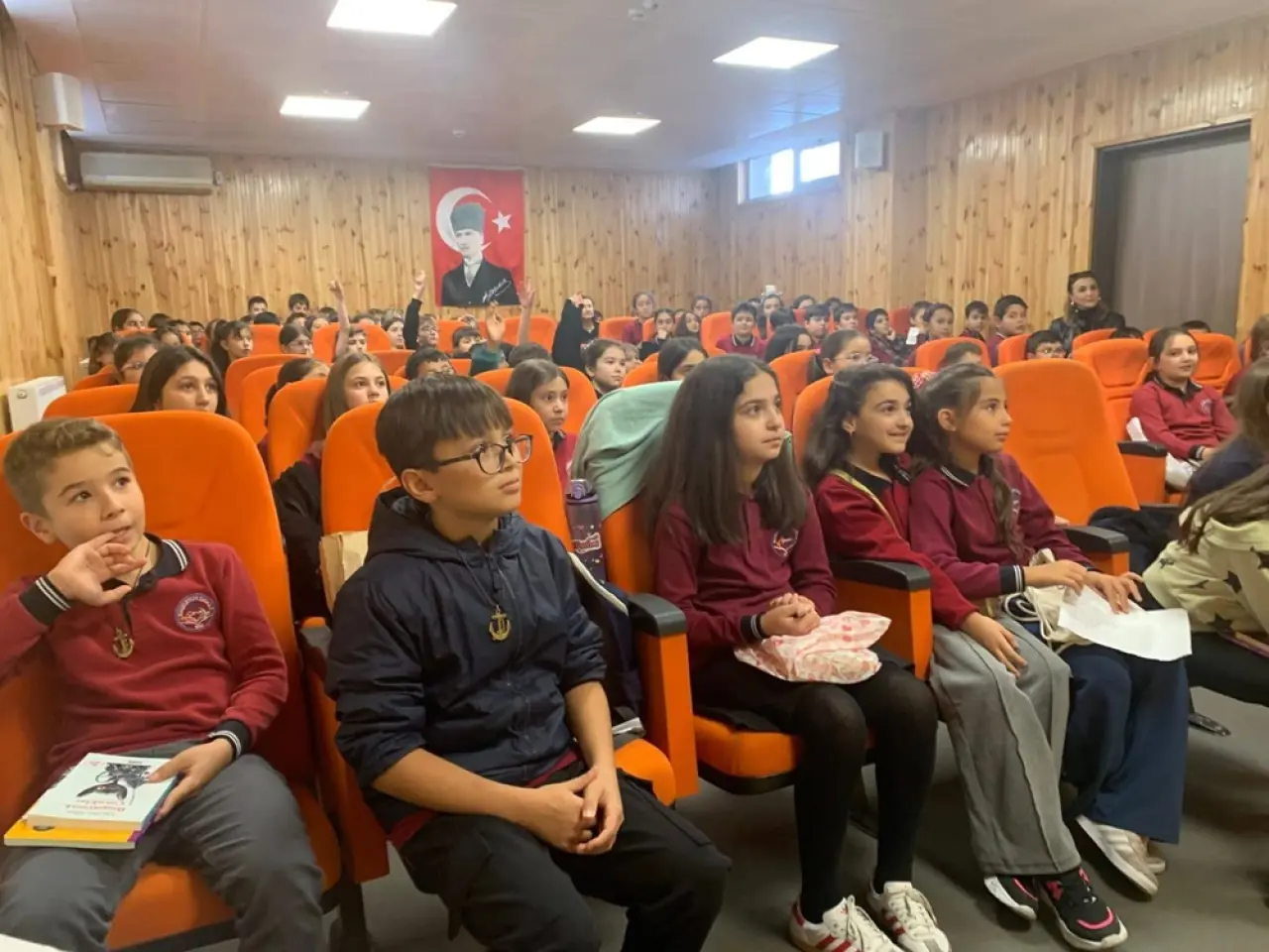 Ünlü Yazarlar Öğrencilerle Buluşuyor 5