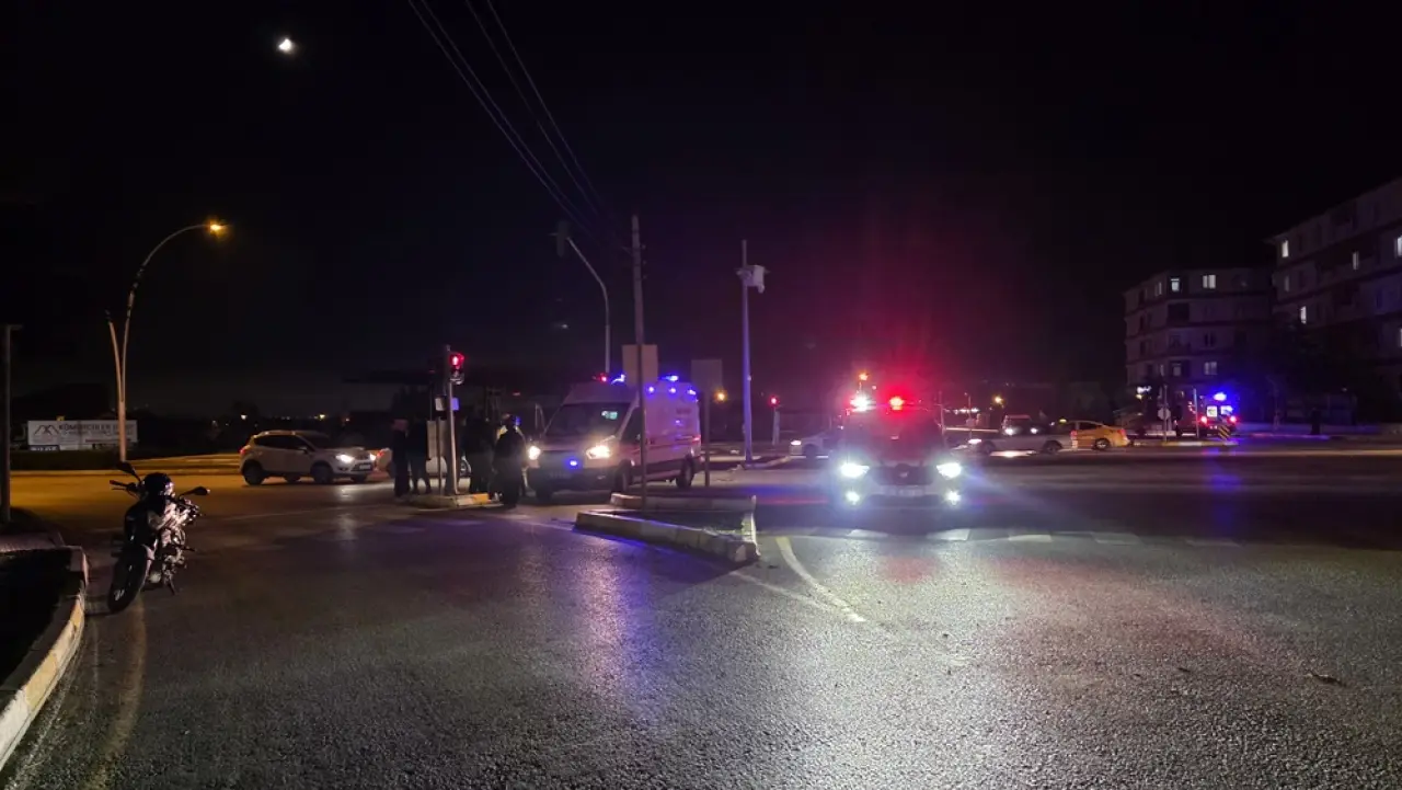 Motosiklet Devrildi, 2 Kişi Yaralandı 1