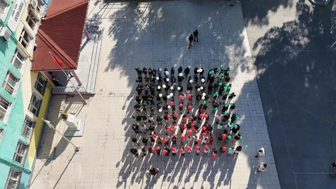 Öğrenciler Filistin'deki Zulme Dikkati Çekti 2