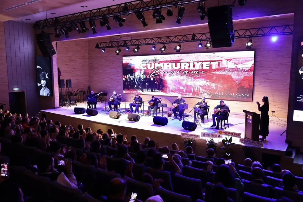 Cumhuriyet Sevgisi Bağlama Ezgileriyle Buluştu 1