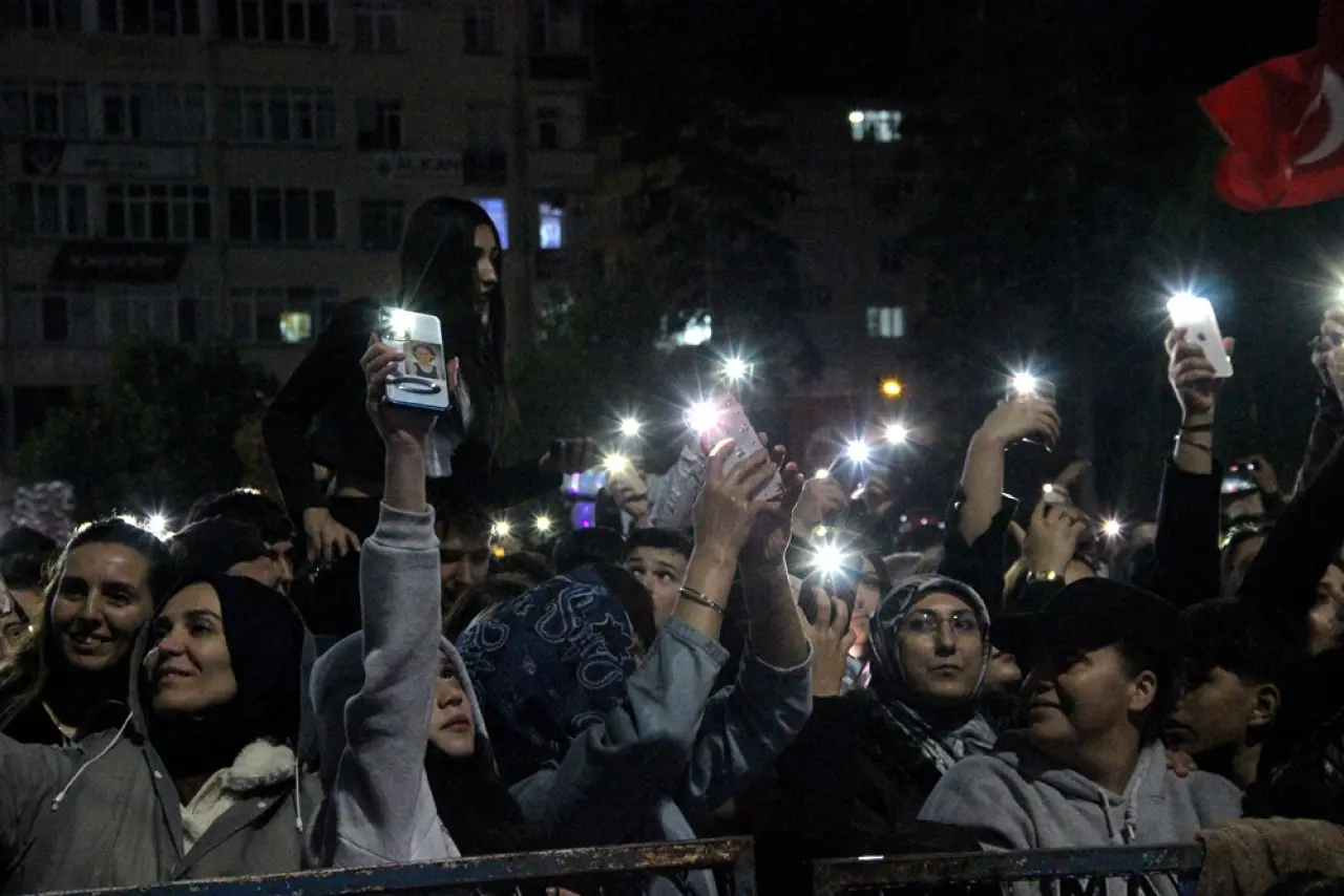 Meydanda Murat Kekilli Rüzgarı 7