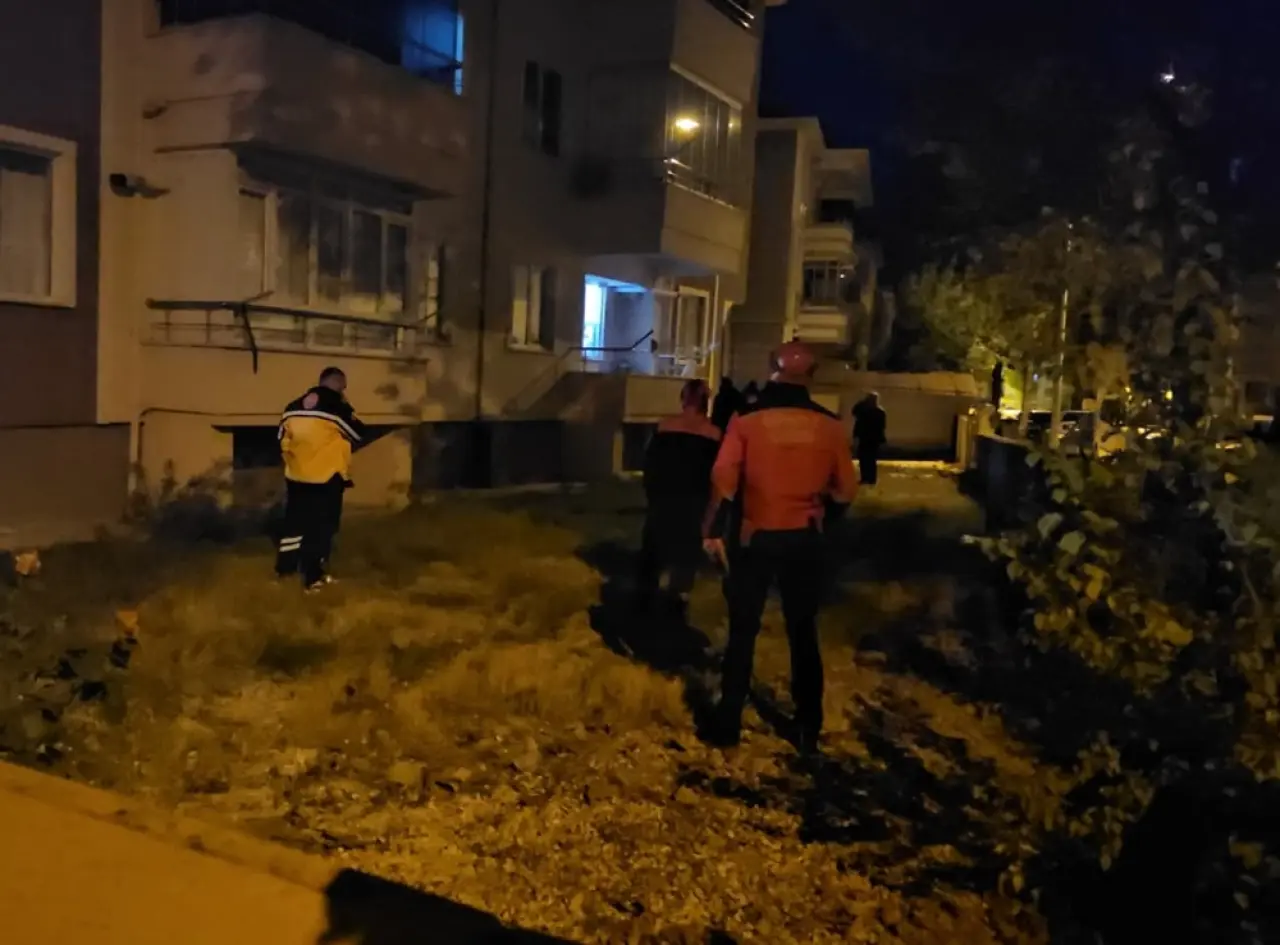Arkadaşını Kılıçla Rehin Aldı! 5