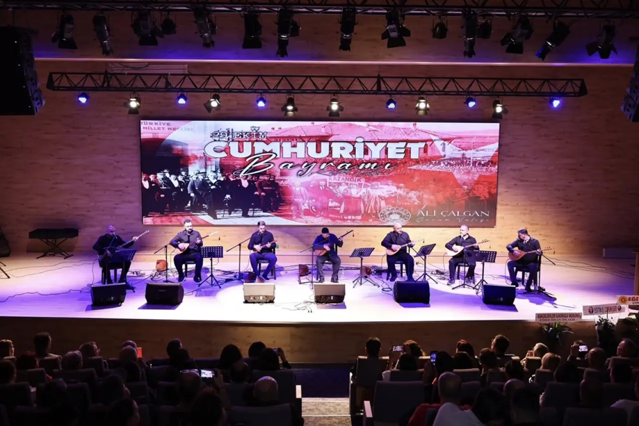 Cumhuriyet Sevgisi Bağlama Ezgileriyle Buluştu 7