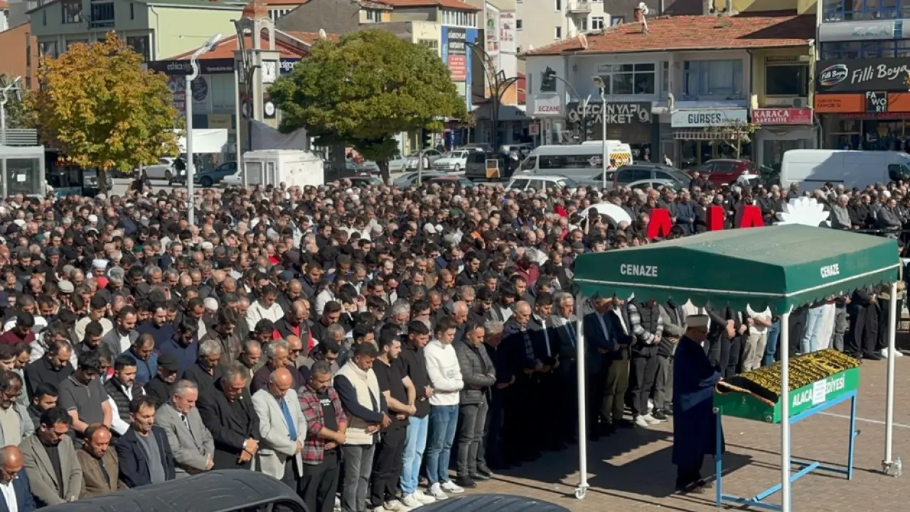 Demirle Kabin Arasına Sıkışan Kişi Hastanede Öldü 1