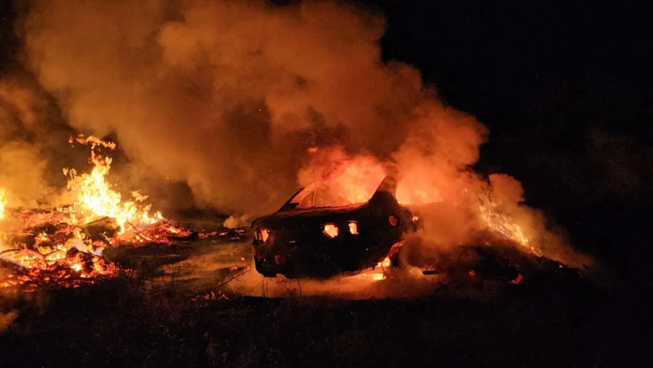 Otomobildeki Yangın Çevreye Sıçradı 1