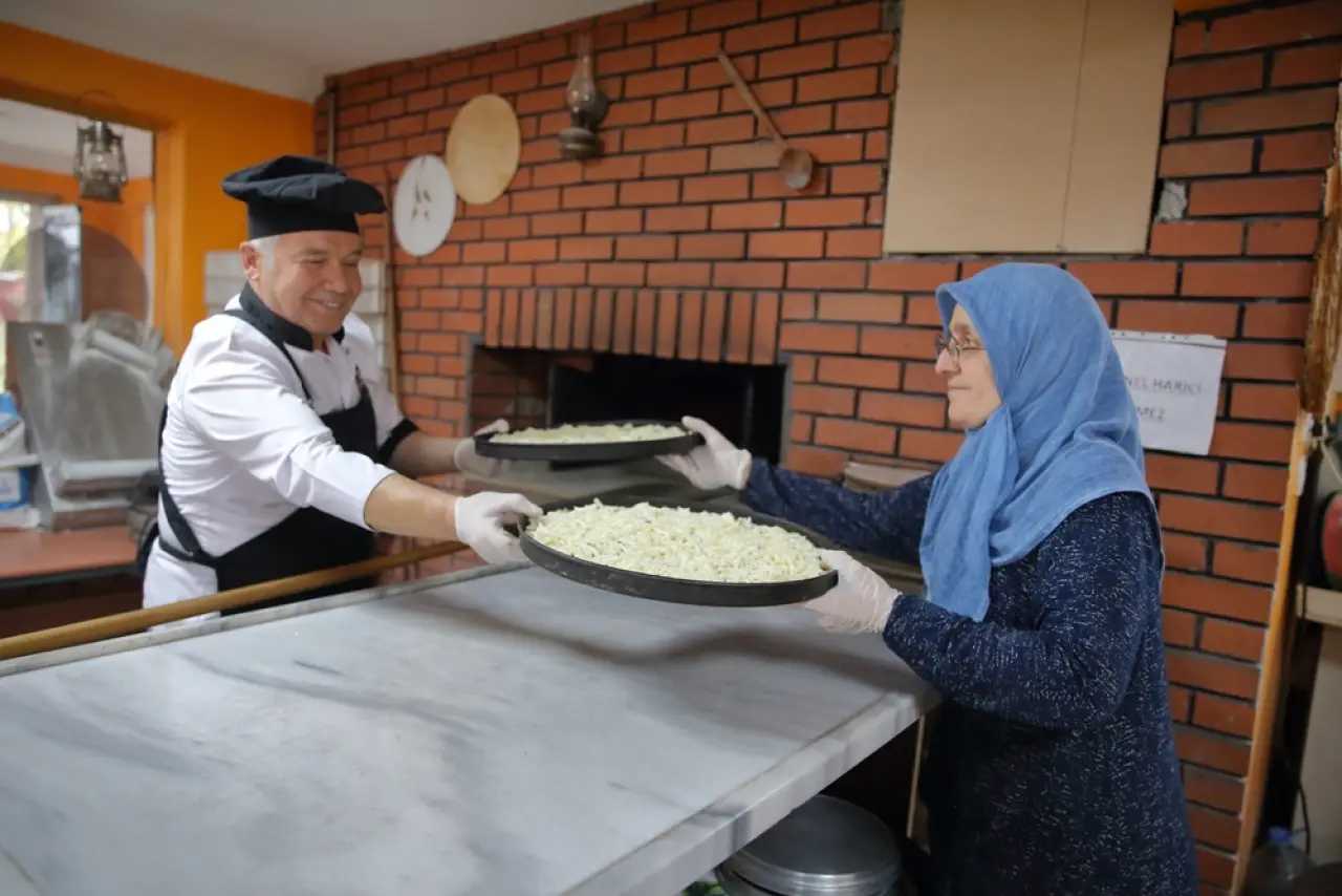 Köyüne Pizzacı Açtı, Talebe Yetişemiyor 2