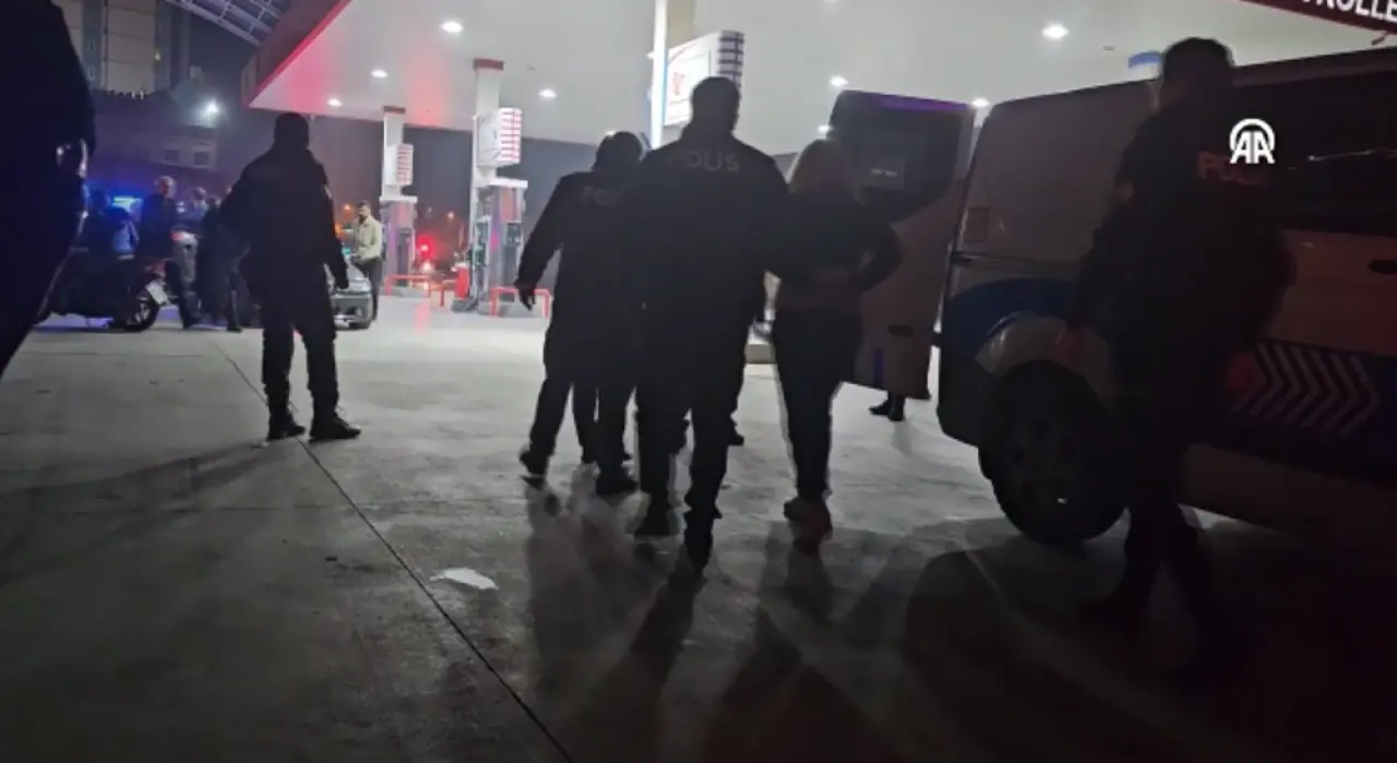 Taşkınlık Yapan Kadına Biber Gazıyla Müdahale 2