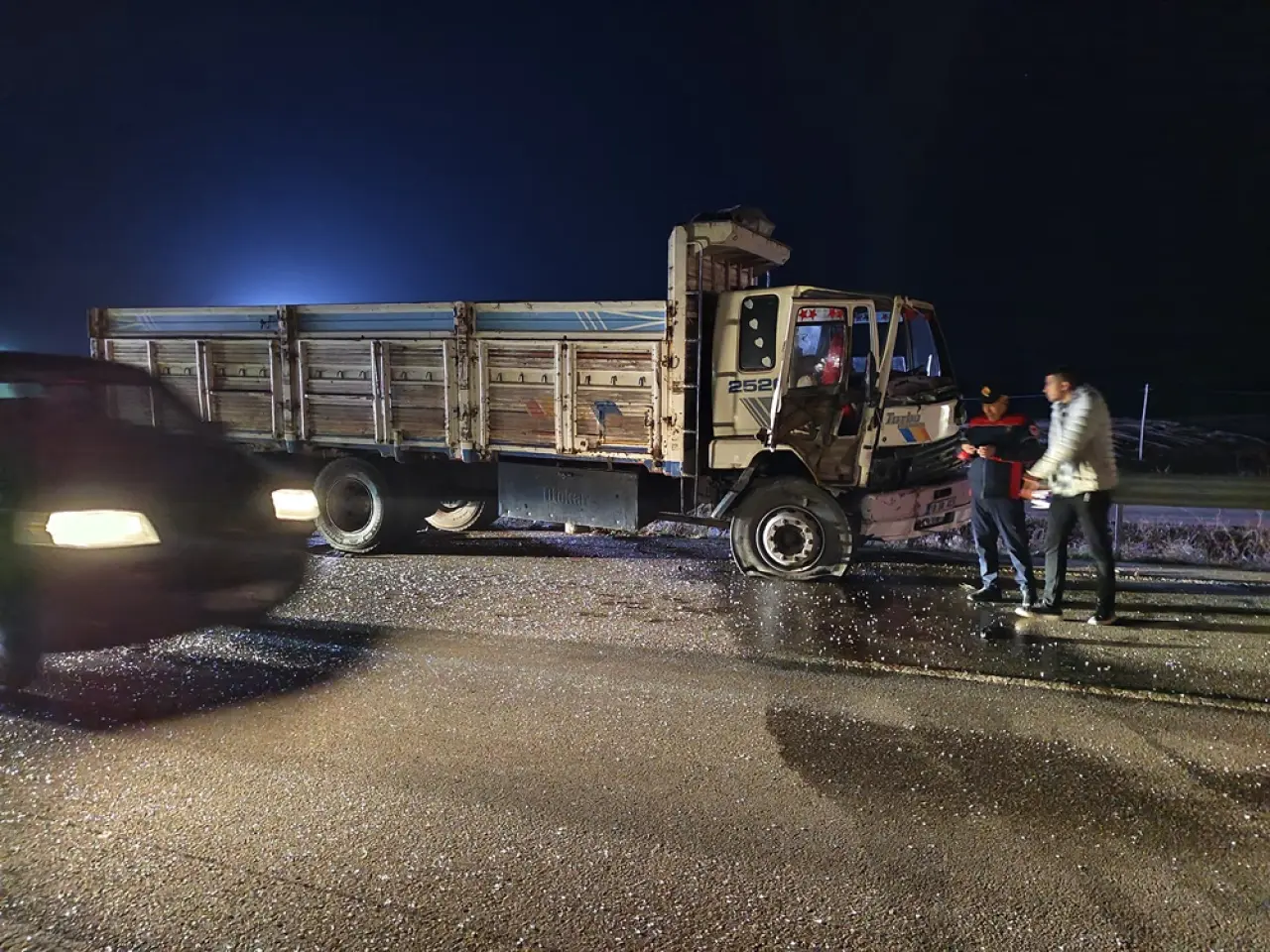 5 Araç Birbirine Girdi: 3 Yaralı 3