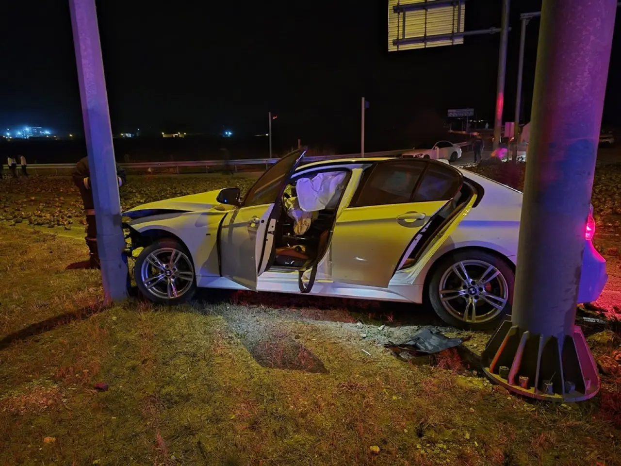 Pancarı Yüklü TIR ile Otomobil Çarpıştı 3