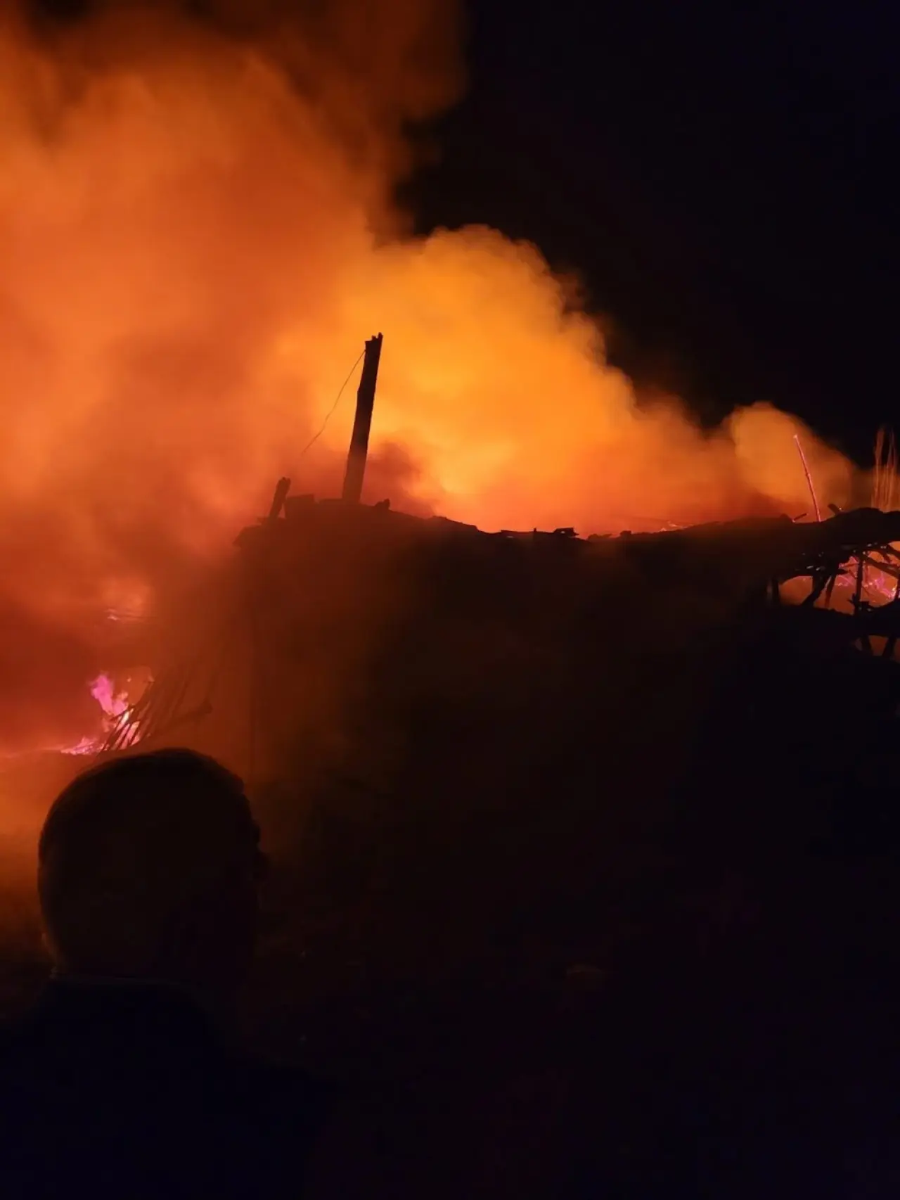 Ev, Alevlere Teslim Oldu 4