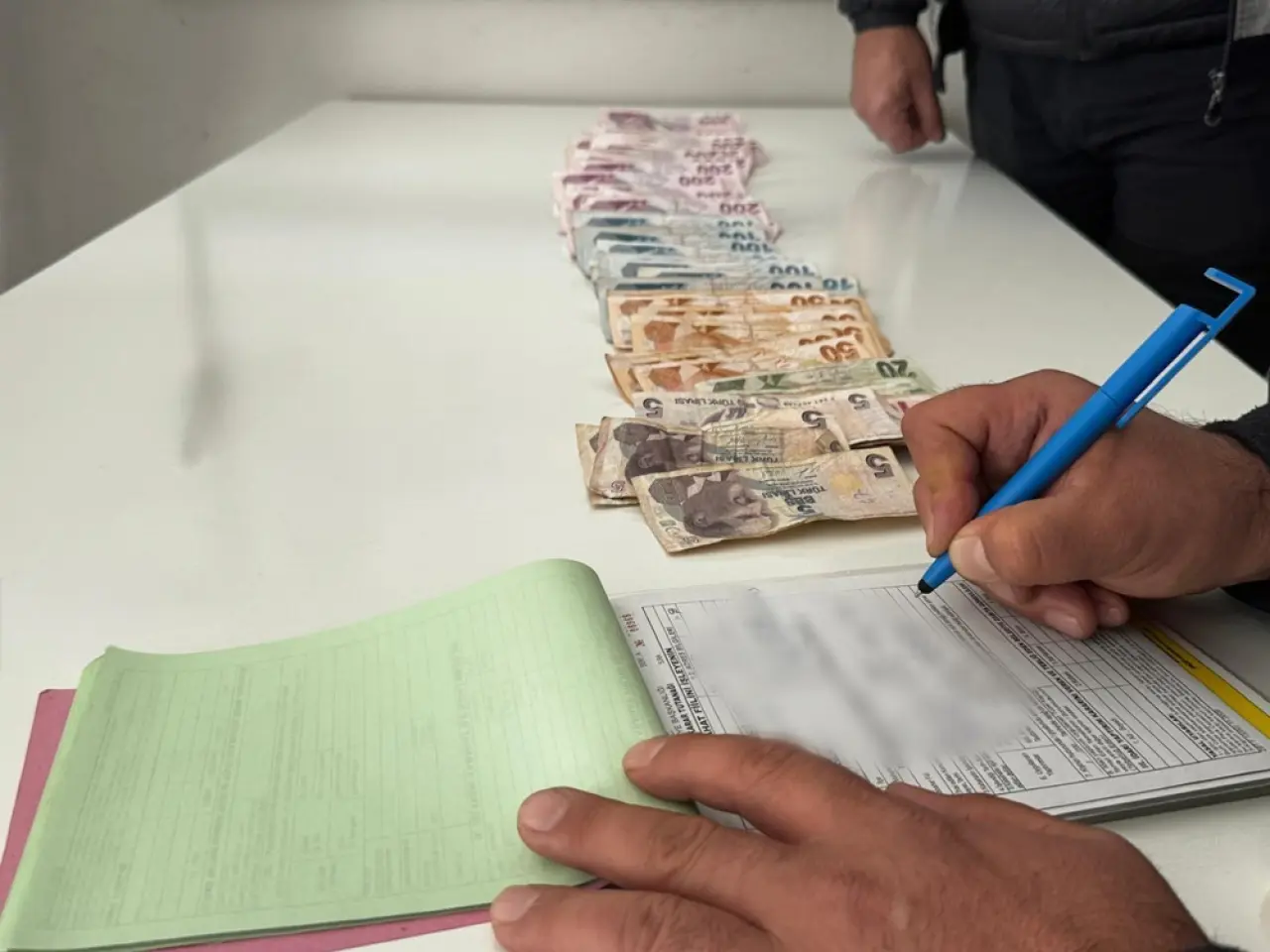 Dilencinin Üzerinden Yarım Asgari Ücret Çıktı 3