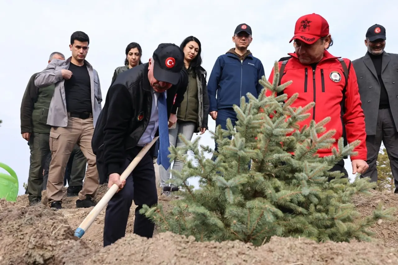 Şehitlerin Anısı Fidanlarda Yeşeriyor 9