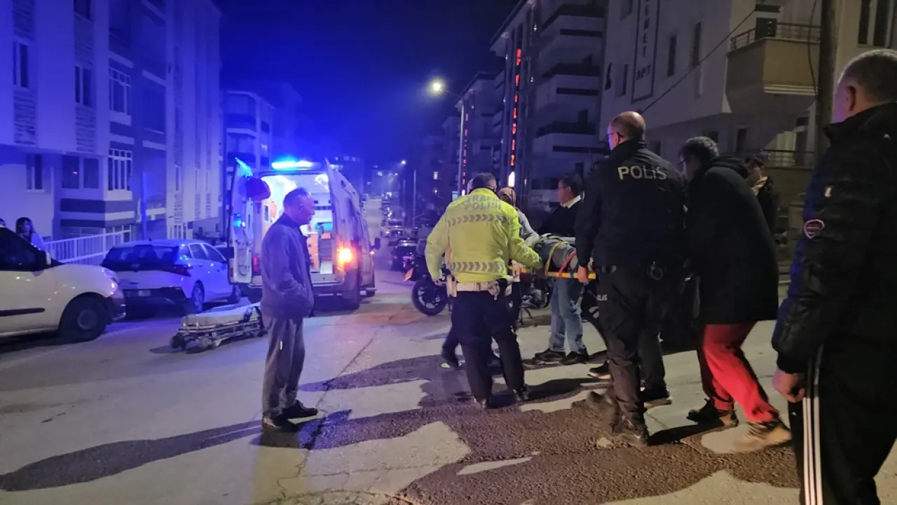 Motosikletle Araç Çarpıştı: 1 Yaralı 3