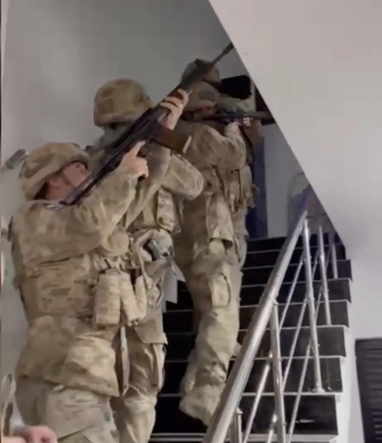 736 Bin 217 Uyuşturucu Hap Ele Geçirildi 6