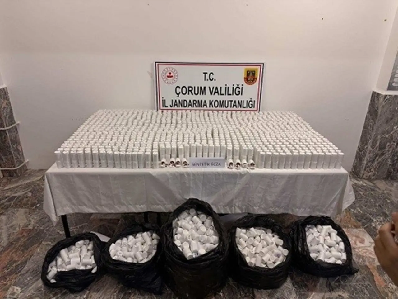 Ev Eşyası Taşır Gibi Uyuşturucu Taşıdılar 2