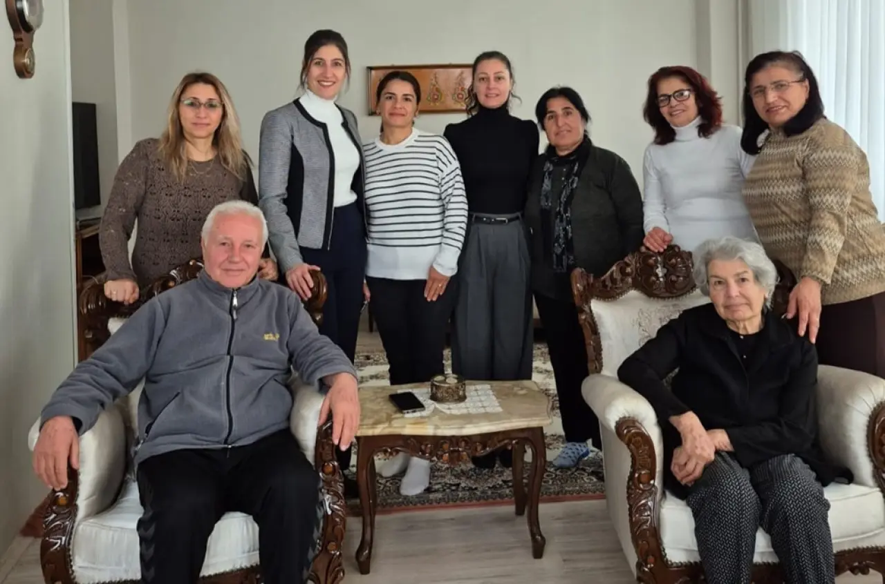 CHP’li kadınlar emektar öğretmenleri unutmadı 1