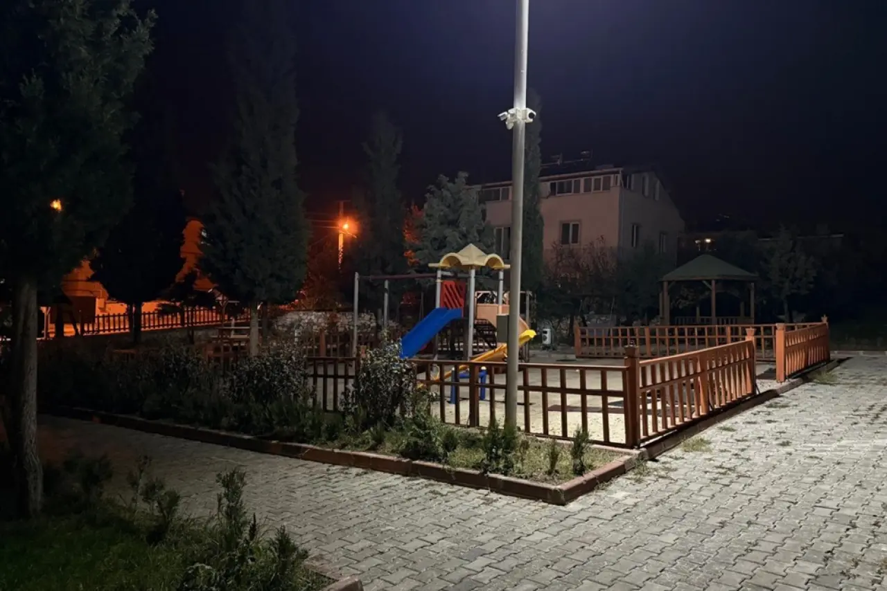 Eğitim çınarının adı parkta yaşatılıyor 5