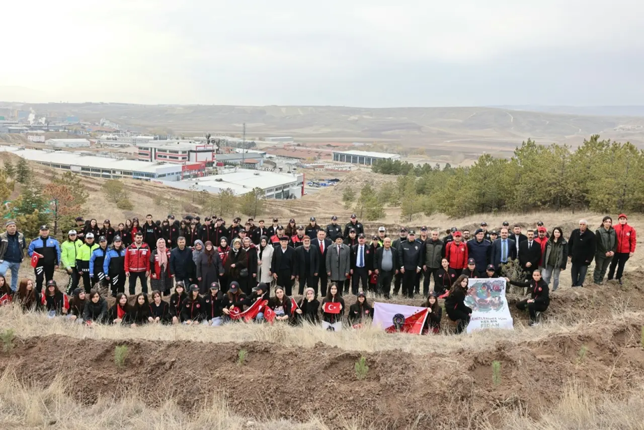 Şehitlerin Anısı Fidanlarda Yeşeriyor 4