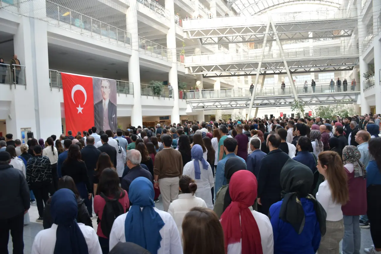 Hastanede Ata’ya Saygı 1