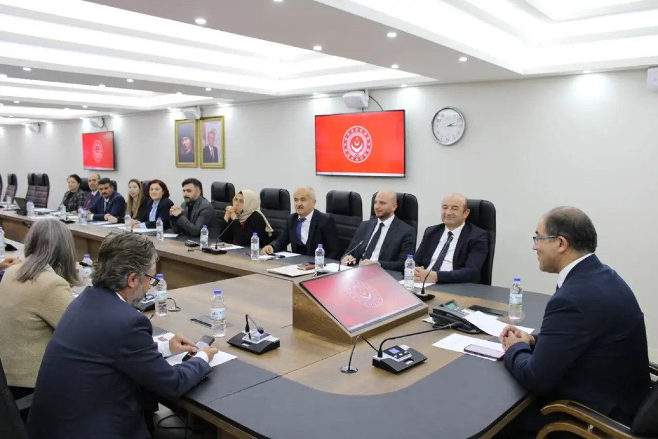 Aile Yılı Masaya Yatırıldı 1