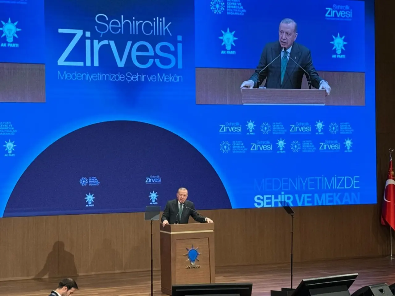 Aşgın, Şehircilik Zirvesi’ne Katıldı 1