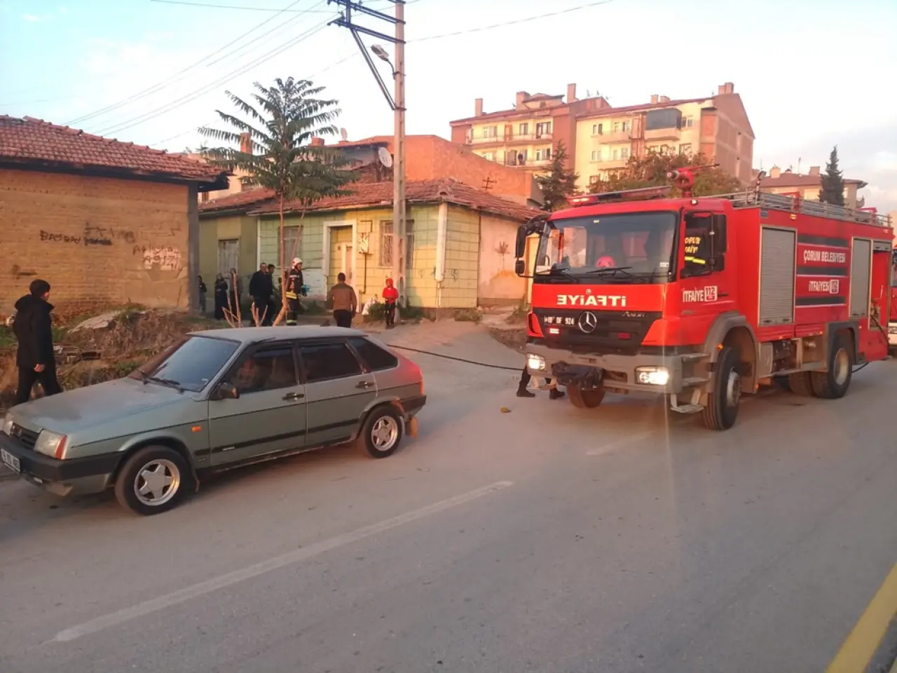 Metruk Evde Çıkan Yangın Söndürüldü 3