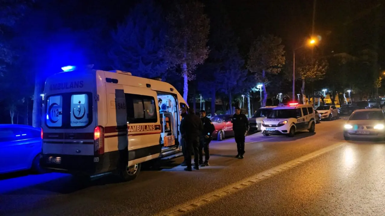 Parkta Tartıştığı Kişiyi Bıçakla Yaraladı 1