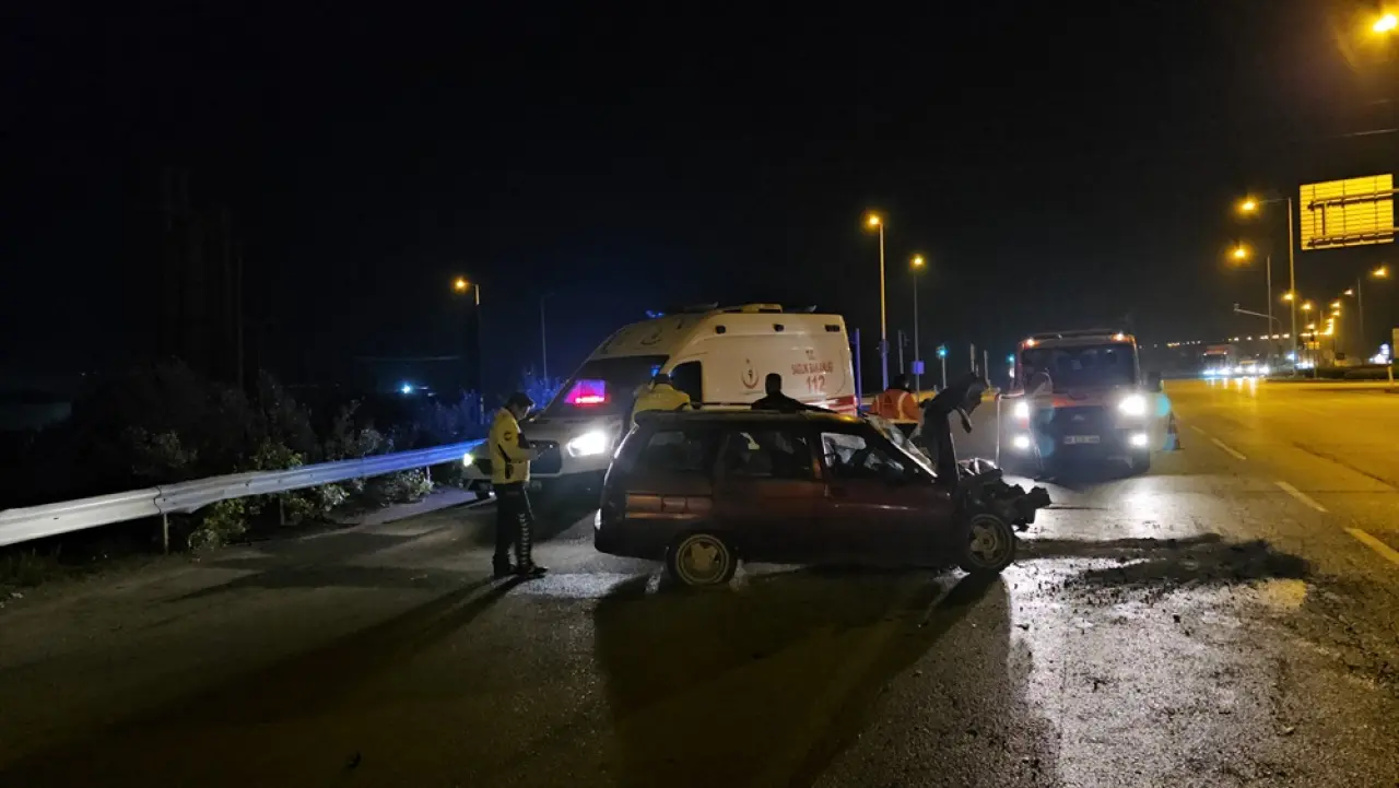 TIR ile Otomobil Çarpıştı: 2 Yaralı 4