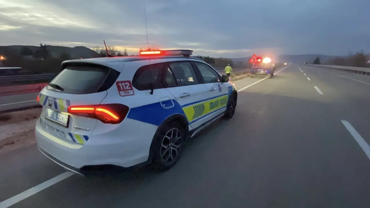 Otomobil Bariyere Çarptı: 2 Yaralı 2