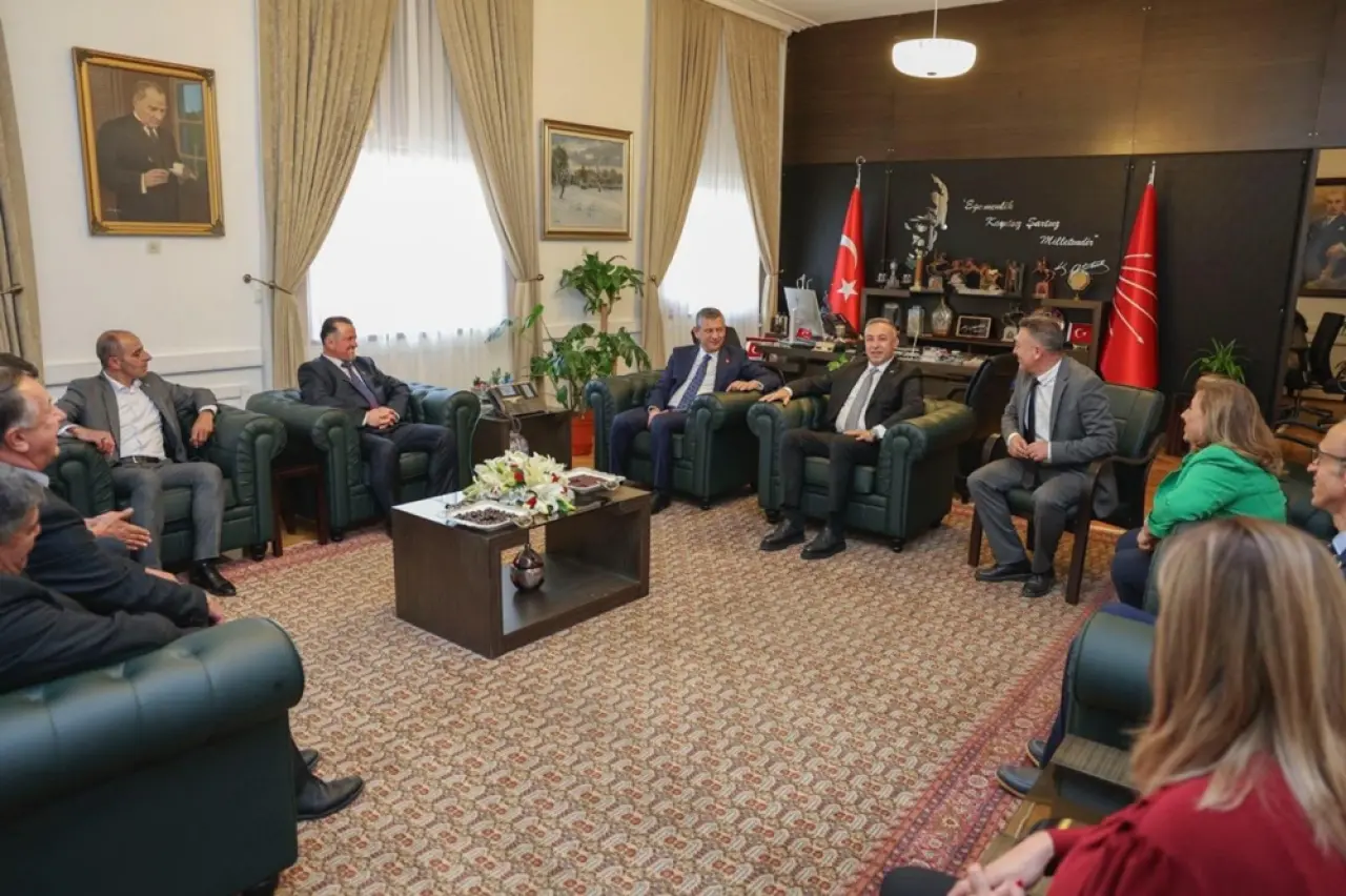 CHP Heyeti, Özgür Özel ile Görüştü 3