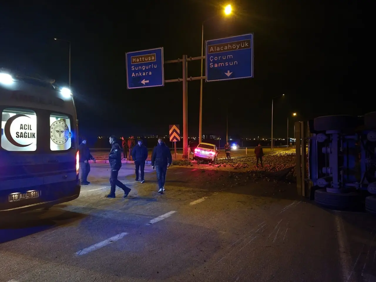 Pancarı Yüklü TIR ile Otomobil Çarpıştı 6