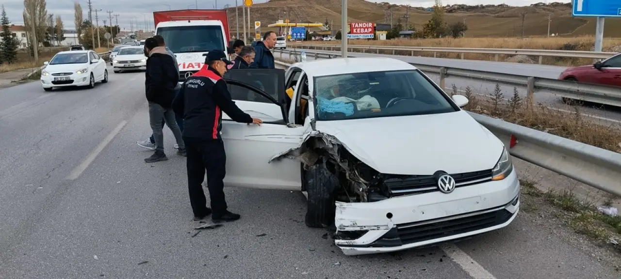 TIR’ın Otomobili Sıkıştırdığı Kaza Anı Kamerada 2