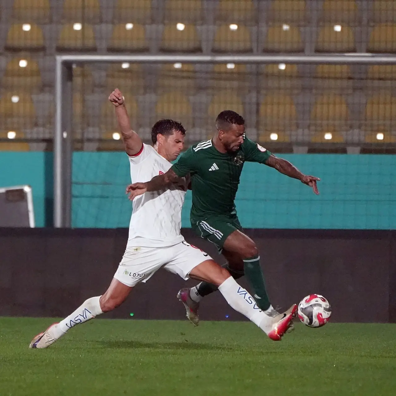 Topu Seviyor, Rakibi Zorluyoruz 1